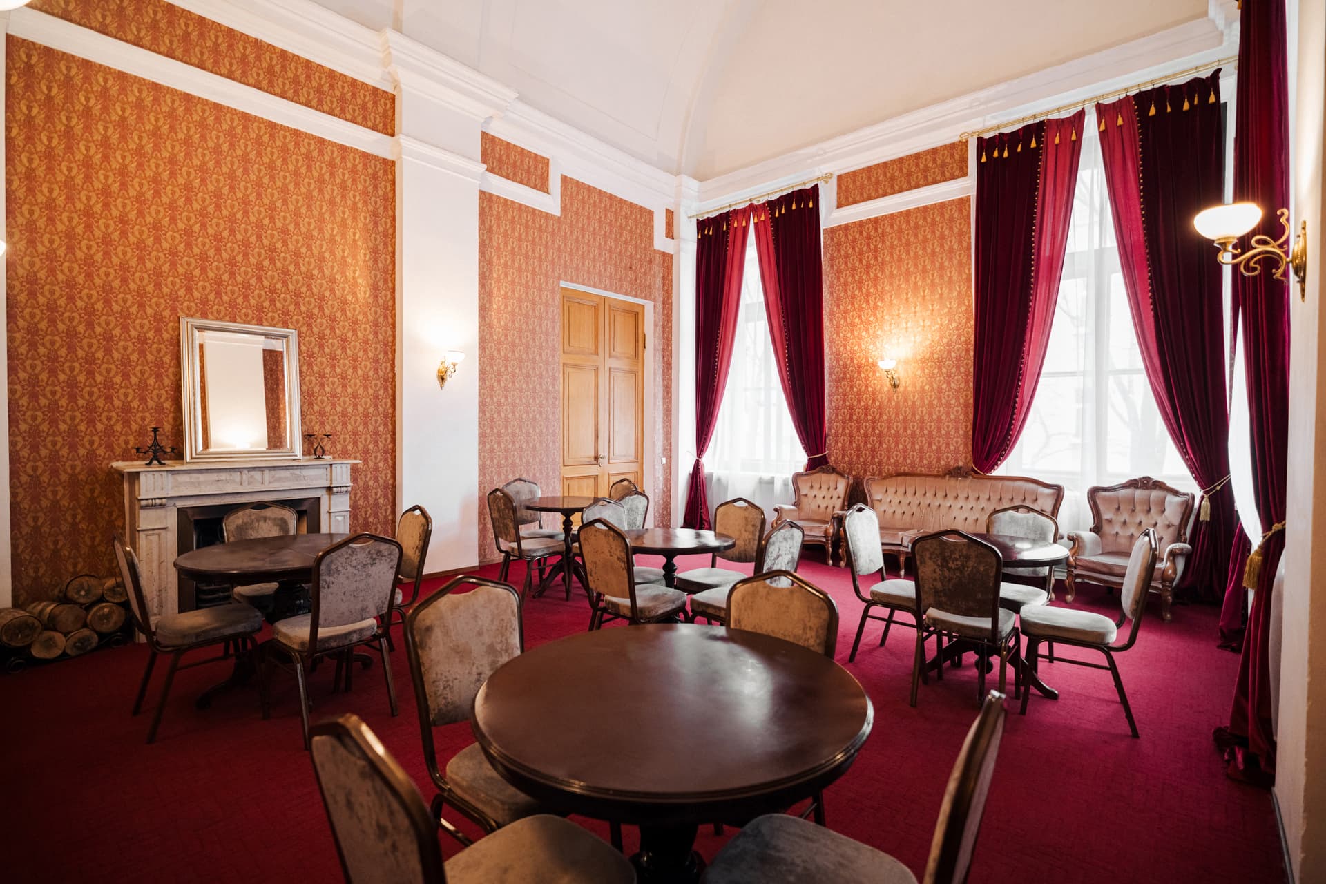 Каминный зал