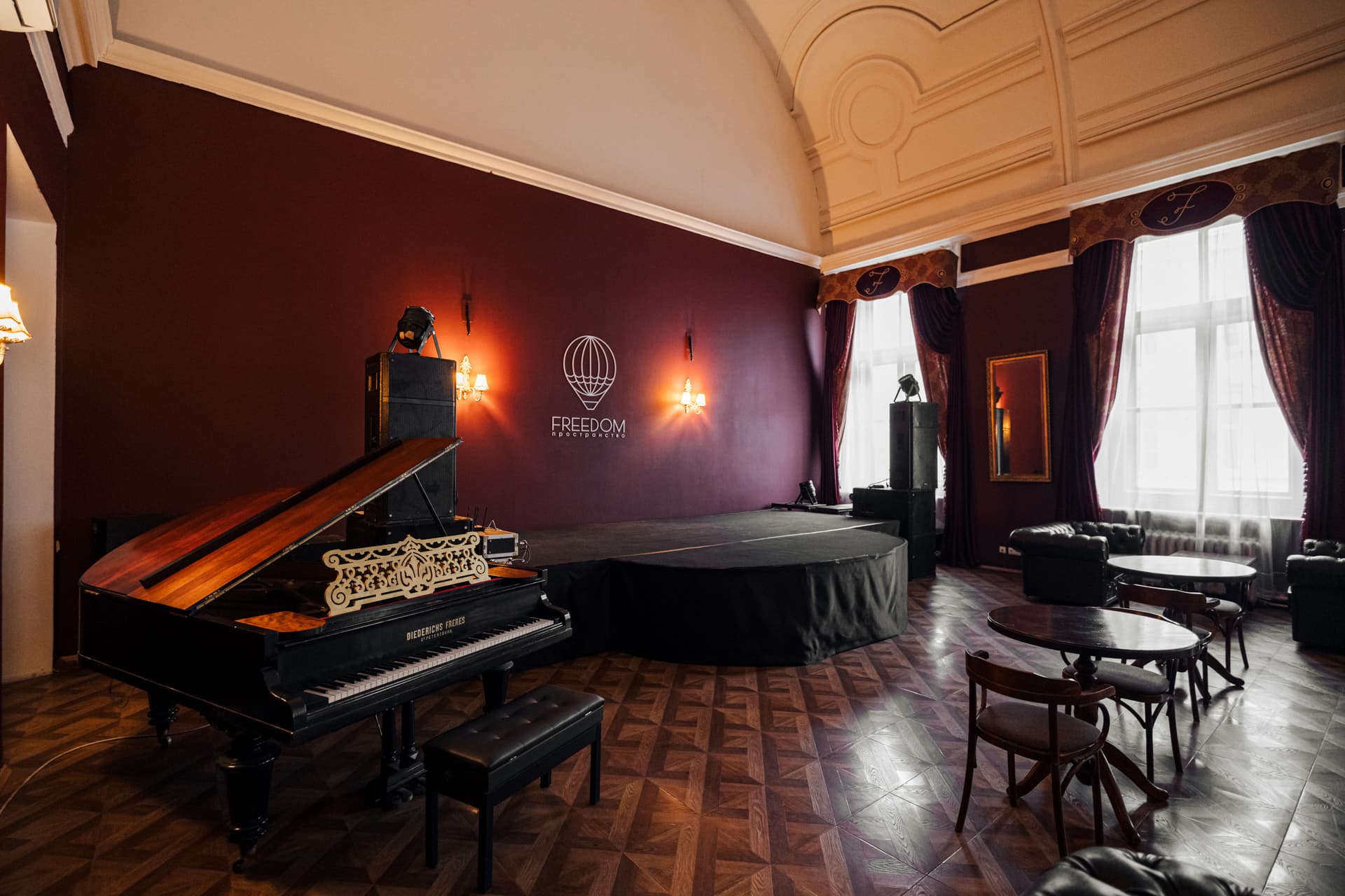 Мьюзик Холл