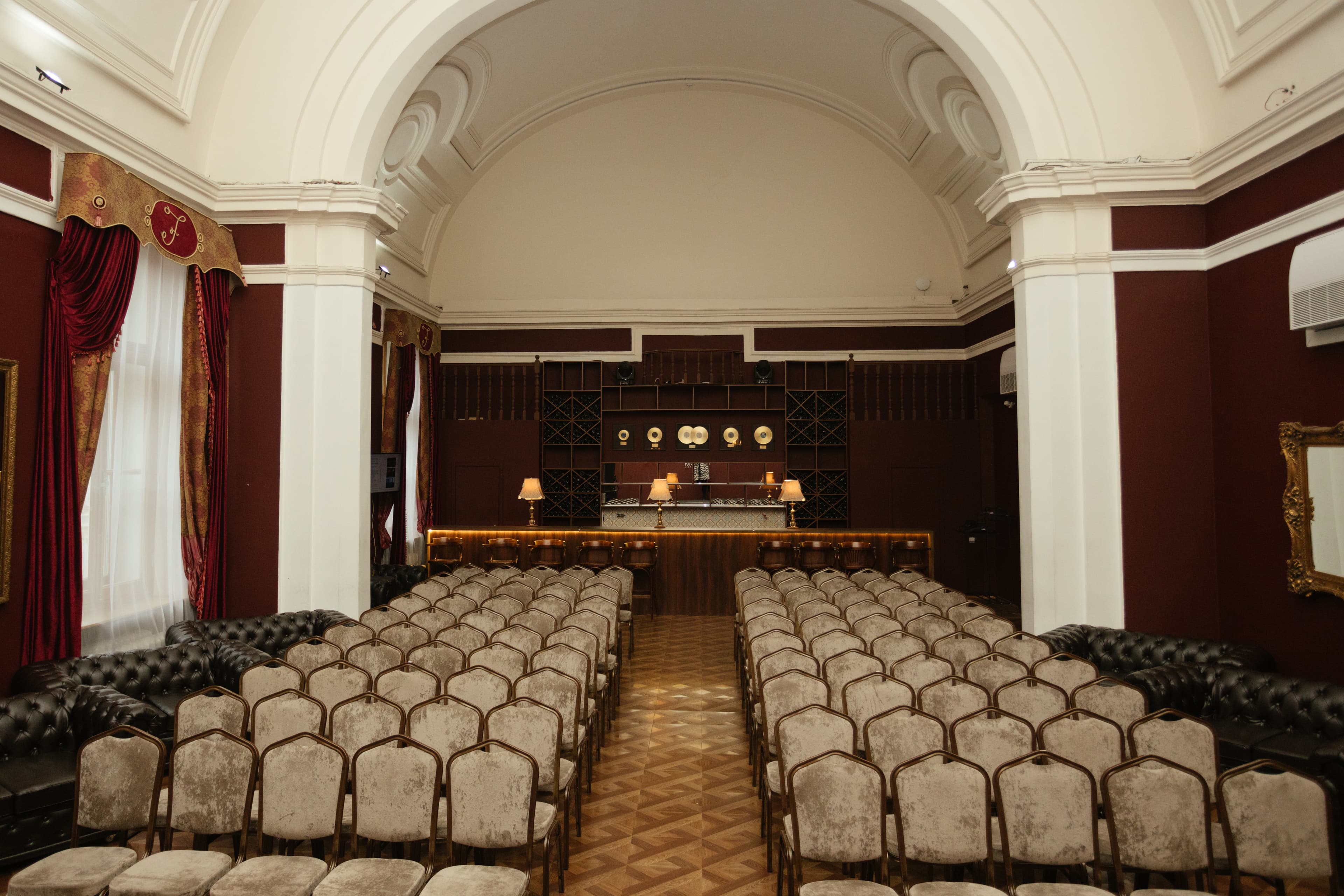 Мьюзик Холл