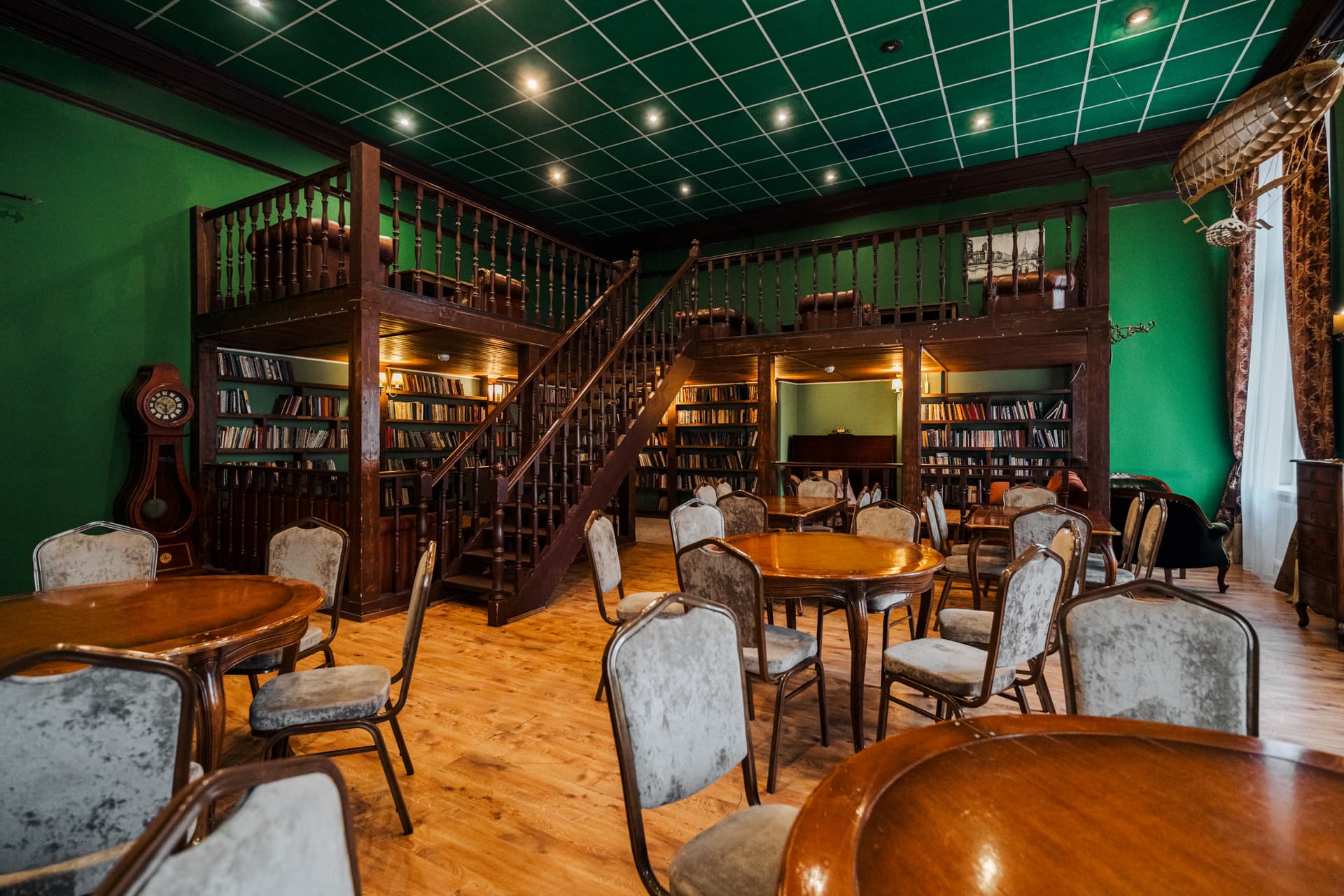 Зал Библиотека