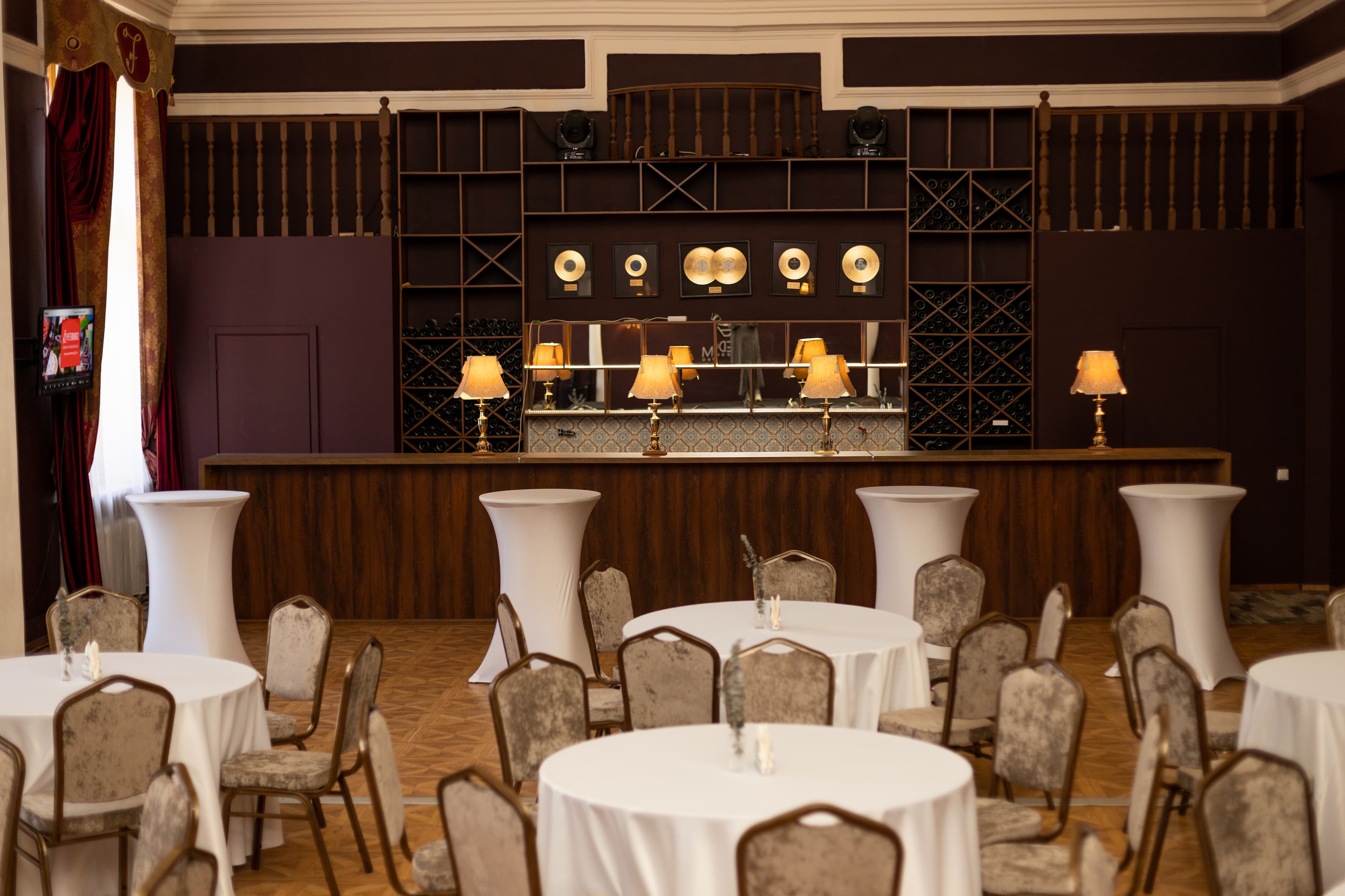 Мьюзик Холл